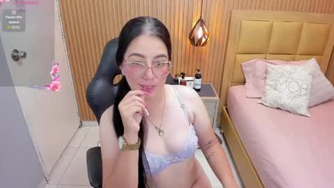 Snapshot of samanthafiore1 chatting on April 23, 8:00 pm online show from April 23, 8:00 pm