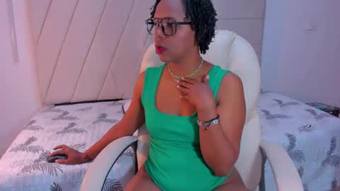 samaraa_smith1 online show from April 18, 12:20 pm