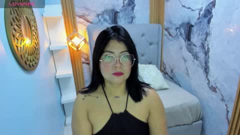 Snapshot of samaralee3 chatting on February 9, 12:42 pm samaralee3 online show from February 9, 12:42 pm