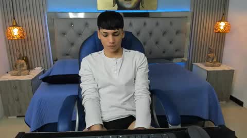Snapshot of samblack_ chatting on February 24, 12:36 pm Sam online show from February 24, 12:36 pm