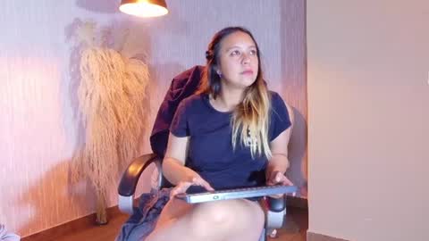 Snapshot of sami_1_8 chatting on June 22, 3:25 am Samy online show from June 22, 3:25 am