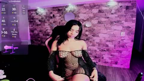 samiacooper25 online show from April 7, 9:43 am