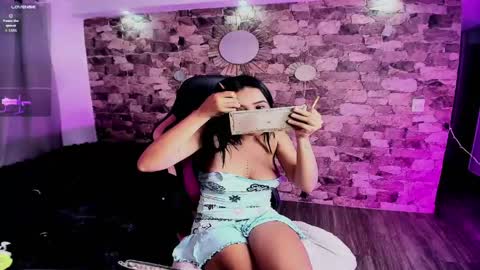 samiacooper25 online show from April 18, 8:07 am