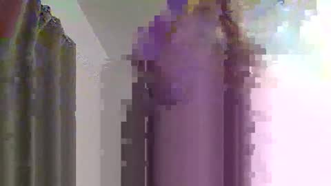 Snapshot of samiam381653 chatting on April 8, 6:52 pm samiam381653 online show from April 8, 6:52 pm