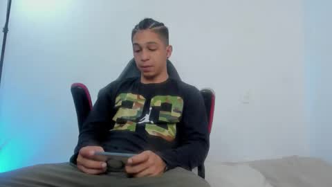 Snapshot of sammy_and_mike_ls chatting on February 15, 11:19 am Sophie y Mark online show from February 15, 11:19 am