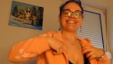 Snapshot of sandra10031989 chatting on February 21, 3:13 pm Sandra online show from February 21, 3:13 pm