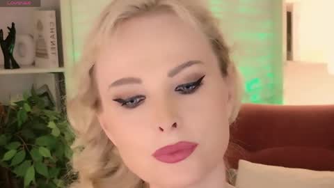 Snapshot of sandra_kind chatting on June 7, 5:11 am Sandra online show from June 7, 5:11 am