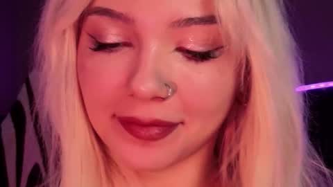 Sandy  online show from November 21, 9:19 am