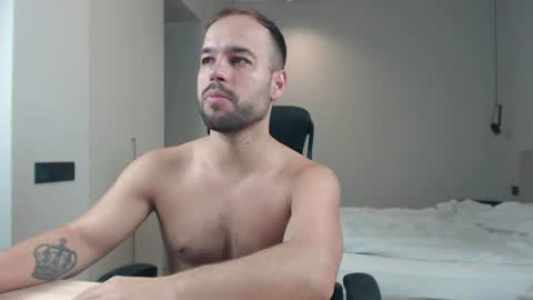 Snapshot of sandro_best chatting on July 5, 10:11 am DeAlex online show from July 5, 10:11 am