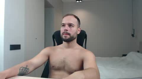 Snapshot of sandro_best chatting on July 13, 10:07 am DeAlex online show from July 13, 10:07 am