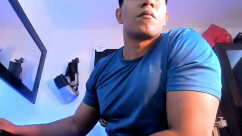 sandrolatino online show from June 25, 2:44 am