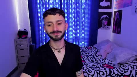 Snapshot of santi_mateo chatting on April 9, 8:25 pm Santi online show from April 9, 8:25 pm