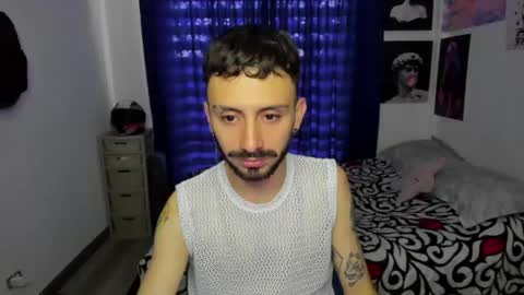 Snapshot of santi_mateo chatting on April 14, 7:09 pm Santi online show from April 14, 7:09 pm