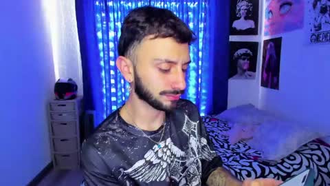 Snapshot of santi_mateo chatting on April 18, 5:50 pm Santi online show from April 18, 5:50 pm