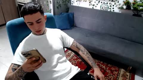 santi_ss online show from February 13, 2:46 pm