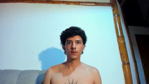 santi_twink19 online show from May 28, 8:11 am