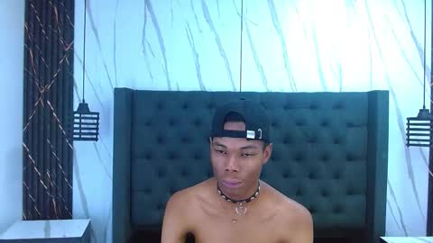 Snapshot of santiago_ortiz chatting on February 18, 10:06 pm Santiiiiii online show from February 18, 10:06 pm