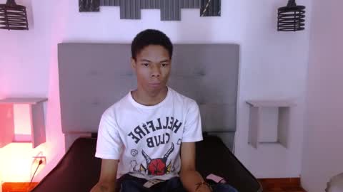 Snapshot of santiago_ortiz chatting on February 23, 12:35 pm Santiiiiii online show from February 23, 12:35 pm