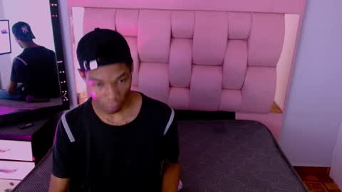 Snapshot of santiago_ortiz chatting on March 1, 1:57 pm Santiiiiii online show from March 1, 1:57 pm