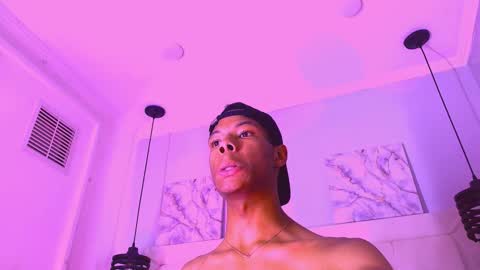 Snapshot of santiago_ortiz chatting on March 2, 6:15 pm Santiiiiii online show from March 2, 6:15 pm