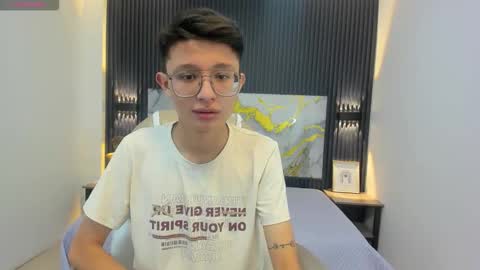 santiago_russo18 online show from September 9, 12:37 pm