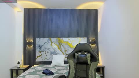 santiago_russo18 online show from February 12, 8:48 pm