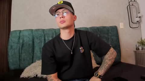 santii_twink online show from March 18, 5:32 am