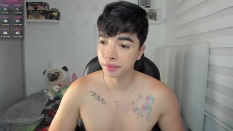 Mr. Santiago online show from April 8, 1:44 pm