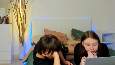 santythousand online show from February 18, 7:43 pm