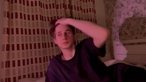 Snapshot of sapph1res chatting on February 27, 7:36 pm sapph1res online show from February 27, 7:36 pm