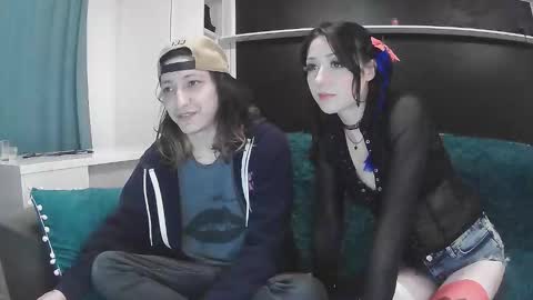 Snapshot of sapphirevelvet chatting on April 4, 10:51 pm sapphirevelvet online show from April 4, 10:51 pm