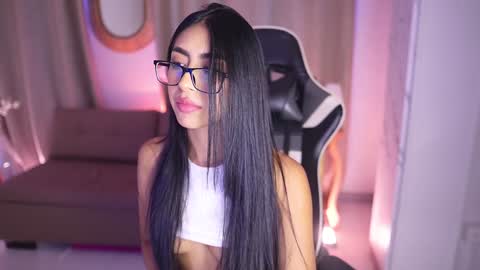 Sara  online show from January 11, 3:42 pm