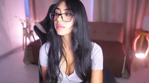 Sara  online show from February 1, 4:00 pm