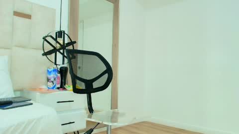 Snapshot of sara_bigass__ chatting on May 5, 7:33 pm sara online show from May 5, 7:33 pm