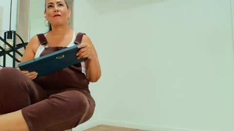 Snapshot of sara_bigass__ chatting on May 14, 8:26 pm sara online show from May 14, 8:26 pm