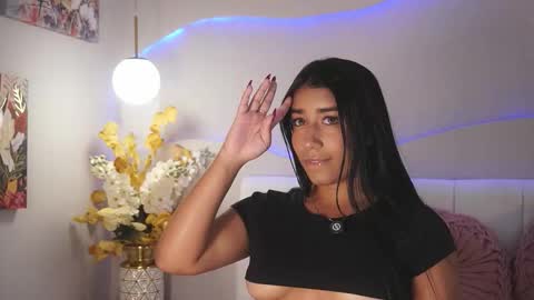  Sara Jones  online show from February 25, 7:01 pm