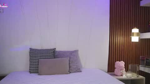  Sara Jones  online show from March 1, 7:16 pm