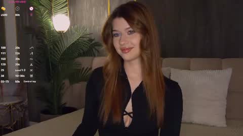 Snapshot of sara_lewiis chatting on July 29, 5:00 pm Sara online show from July 29, 5:00 pm