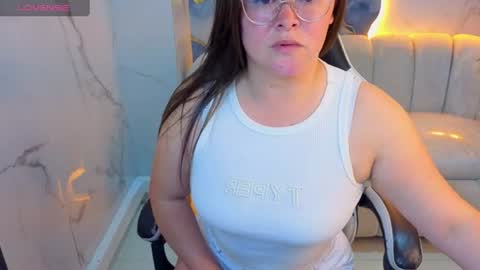 sara_love_tx online show from August 4, 8:11 pm