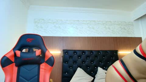 Snapshot of sara_lux1 chatting on March 4, 12:33 pm Sarax lux online show from March 4, 12:33 pm