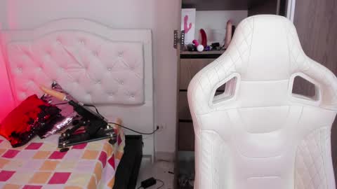 Snapshot of sara_martin_ chatting on January 31, 10:21 pm sara online show from January 31, 10:21 pm