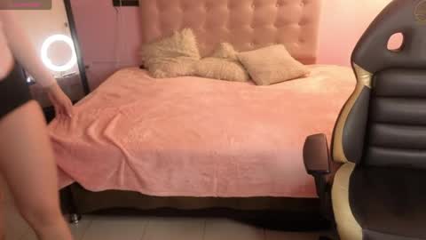 sara_valderrama_ online show from June 3, 11:57 am