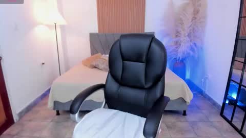 Snapshot of saraa_stormy chatting on February 27, 7:58 pm saraa_stormy online show from February 27, 7:58 pm