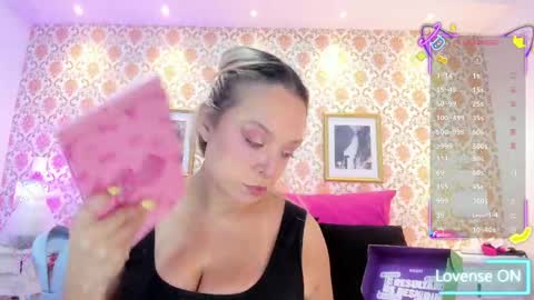 SaraAvila  online show from April 21, 7:17 pm