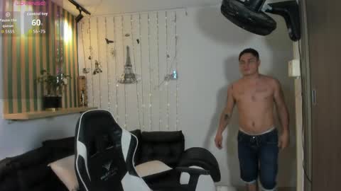 Snapshot of saraclub_jy chatting on April 22, 11:50 pm saraclub online show from April 22, 11:50 pm