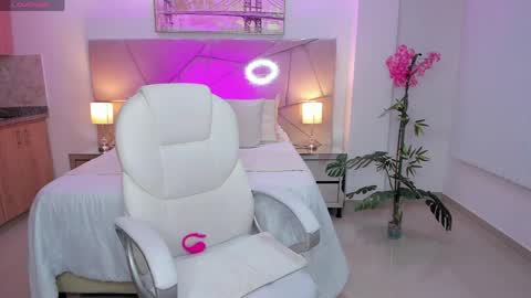 saracruz online show from April 16, 3:18 am