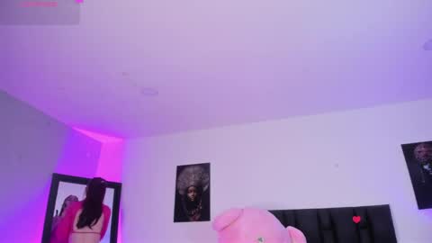 Snapshot of sarada_parker chatting on June 8, 3:34 pm Sarada Parker online show from June 8, 3:34 pm