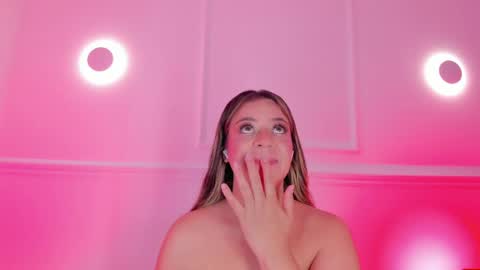 Sarah Bonneth online show from April 26, 1:20 pm