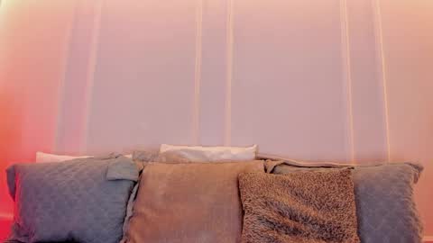 Sarah Bonneth online show from June 5, 11:27 am