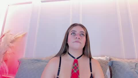 Sarah Bonneth online show from June 9, 11:33 am